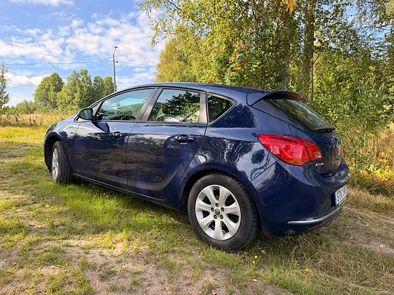 Opel Astra 2014 photo 3