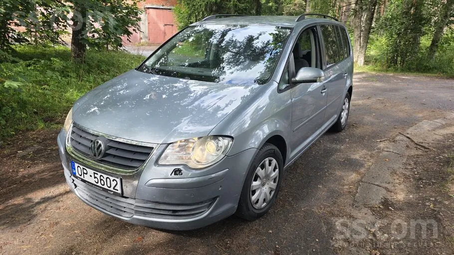 Volkswagen Touran 2007 photo 2