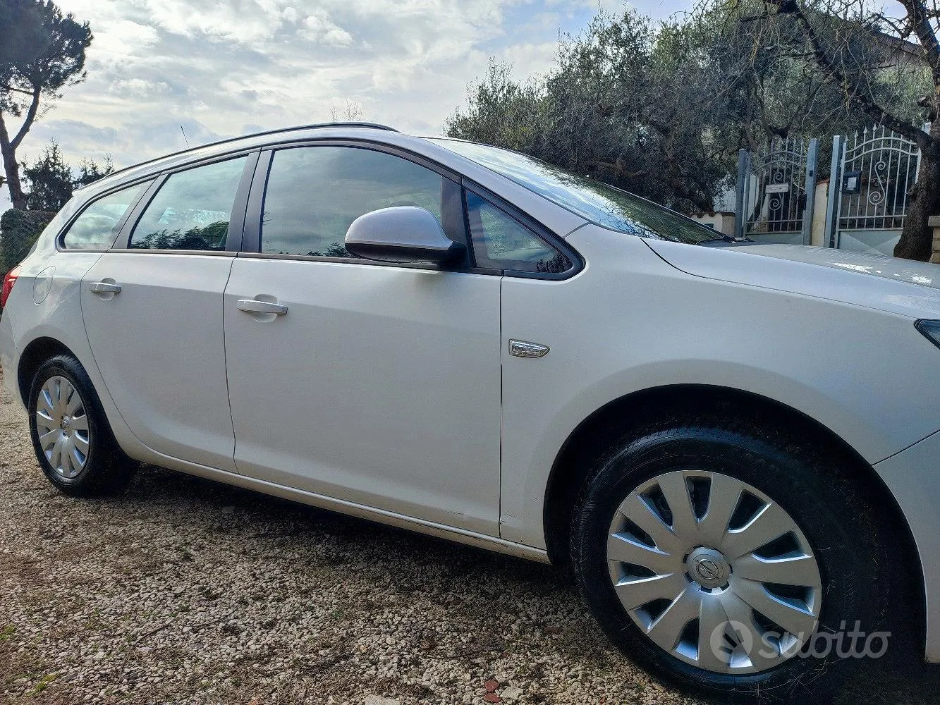 Opel Astra 2013 photo 3