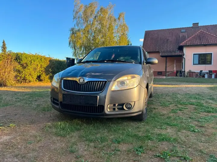 Skoda Fabia 2009 photo 2