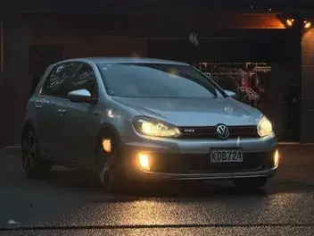 Volkswagen Golf 2011 photo 2