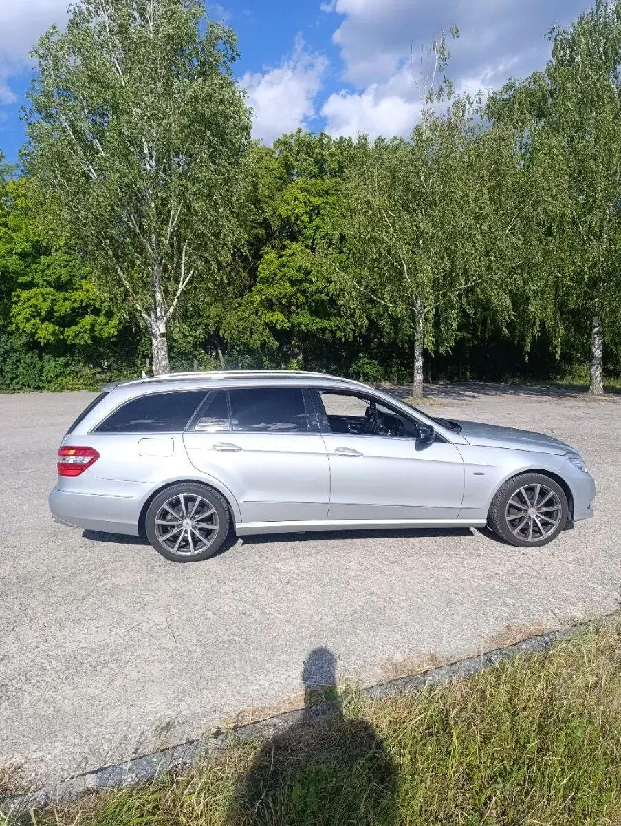 Mercedes-Benz E-Class 2010 photo 3