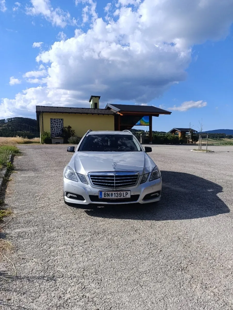 Mercedes-Benz E-Class 2010 photo 2