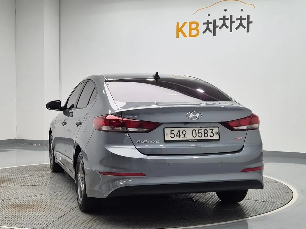 Hyundai Avante 2017 photo 2