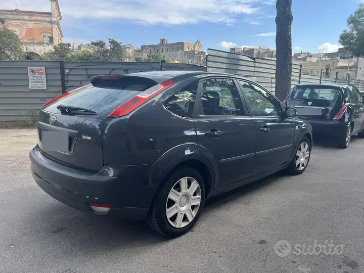 Ford Focus 2006 photo 2