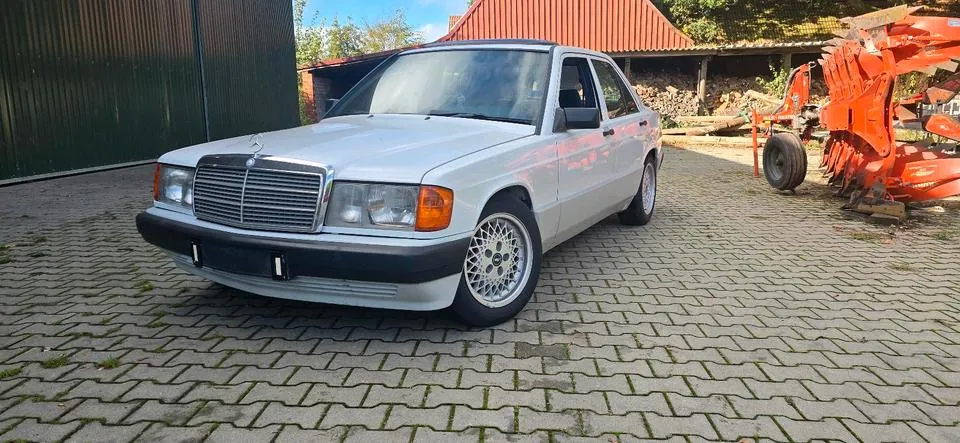 Mercedes-Benz 190E
