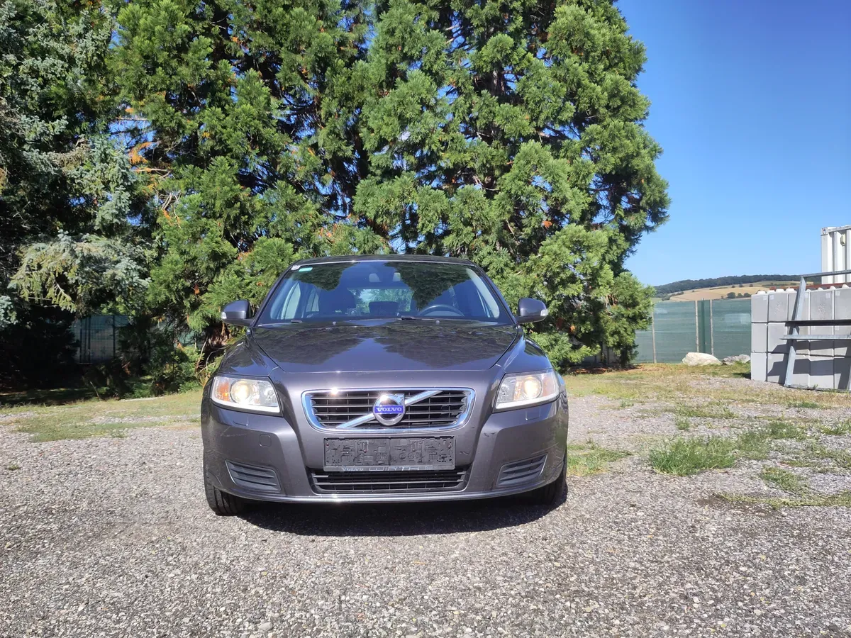 Volvo V50 2011 photo 2