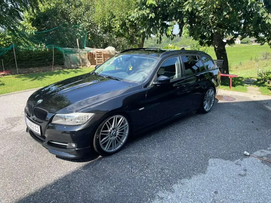 BMW 3 Series 2011 photo 2