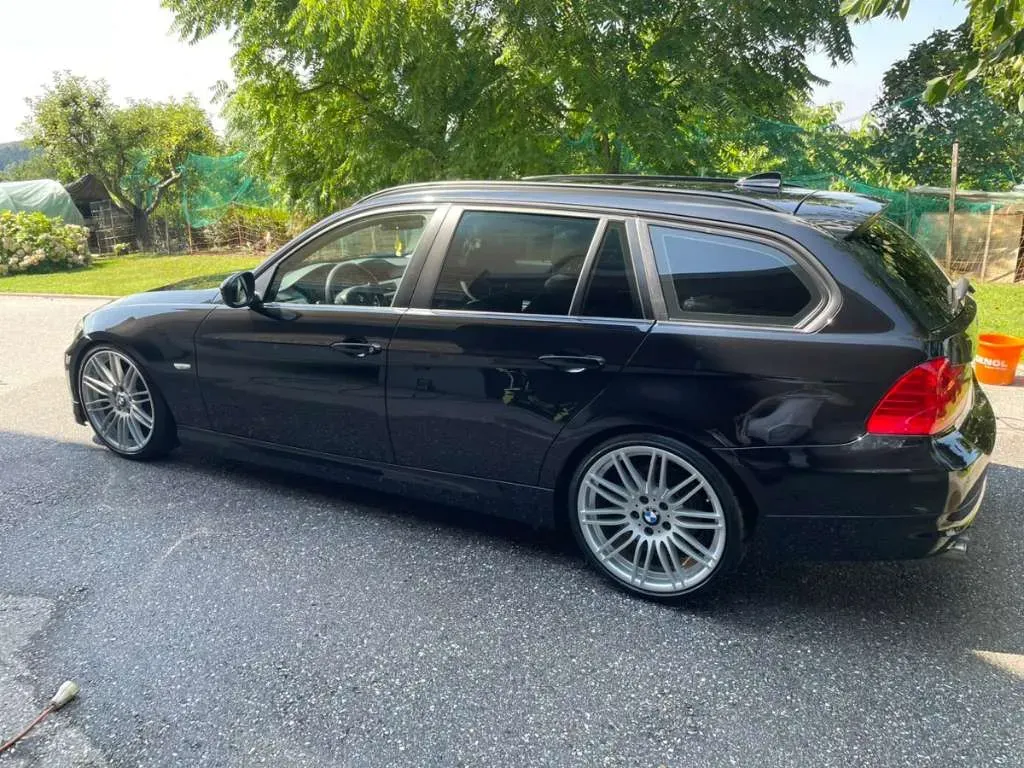 BMW 3 Series 2011 photo 3