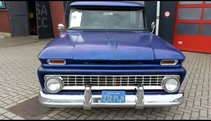 Chevrolet Suburban 1963 photo 3
