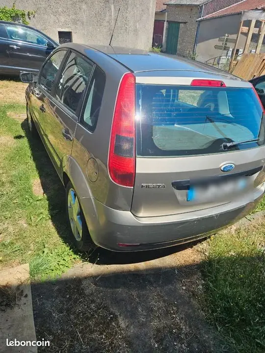 Ford Fiesta 2002 photo 2