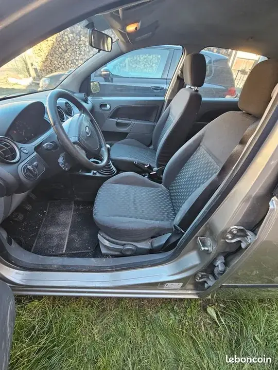Ford Fiesta 2002 photo 3