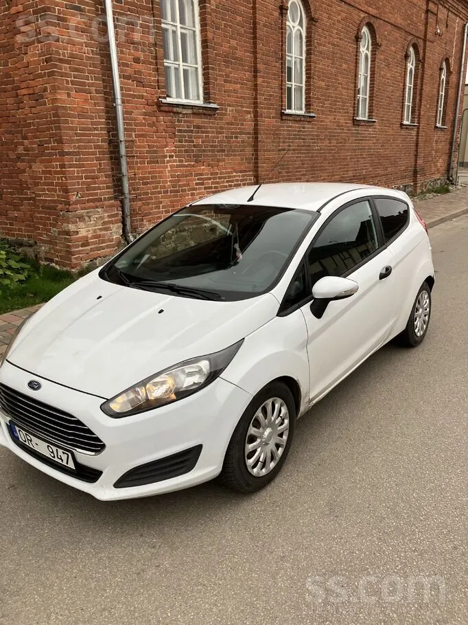 Ford Fiesta 2015 photo 2