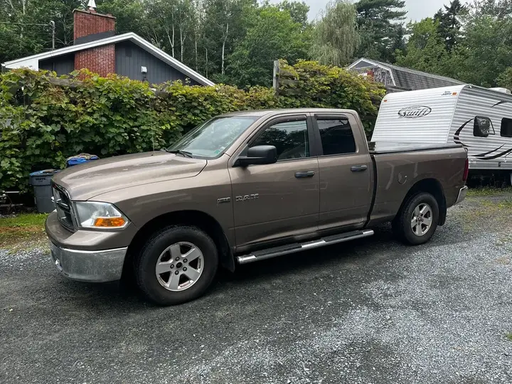 Dodge Ram 1500 2010 photo 2