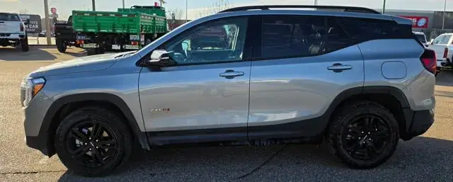 GMC Terrain 2024 photo 2