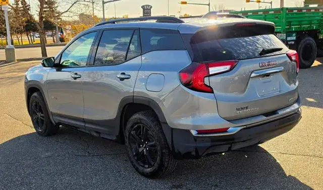 GMC Terrain 2024 photo 3