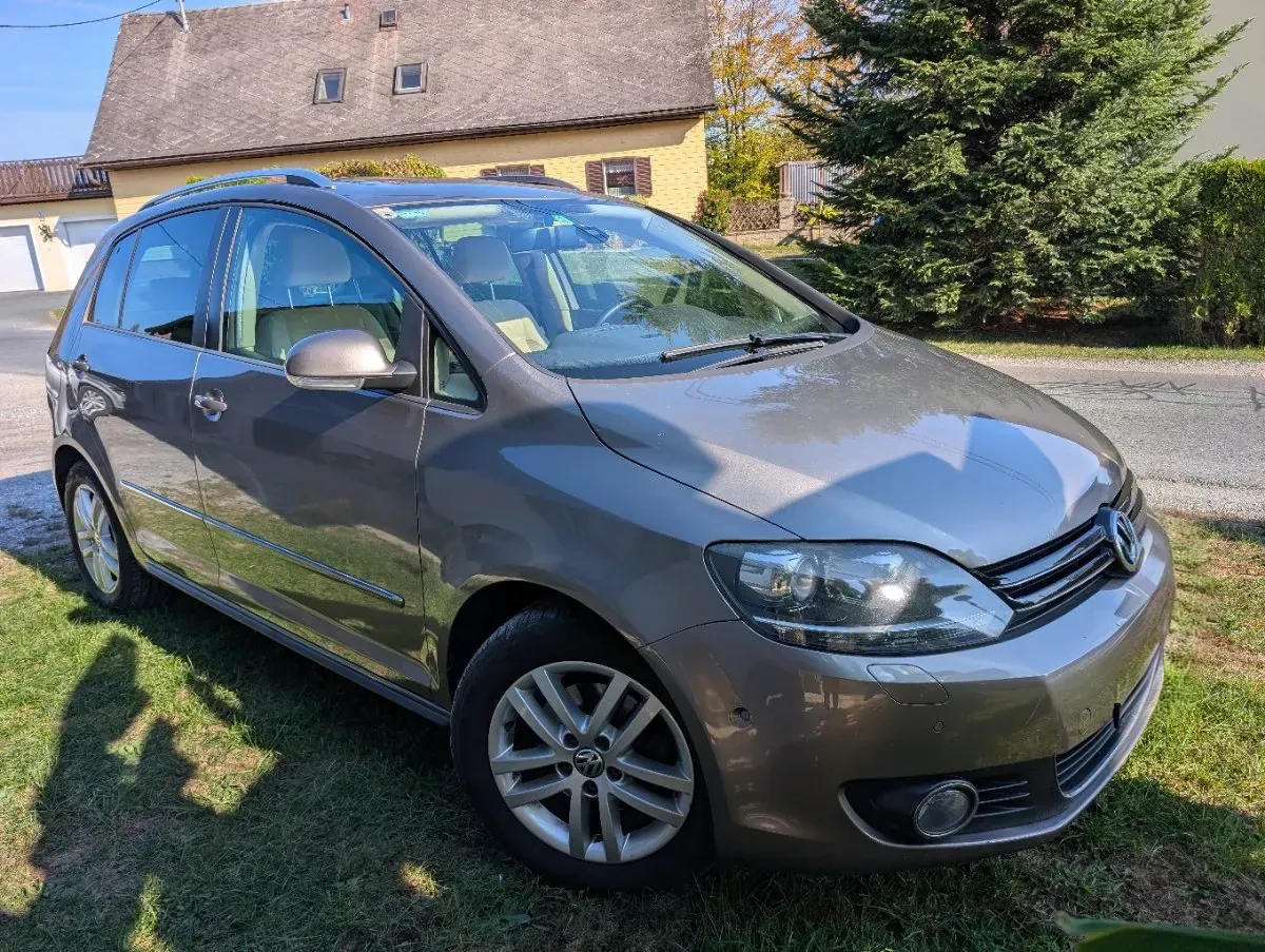 Volkswagen Golf 2011 photo 2