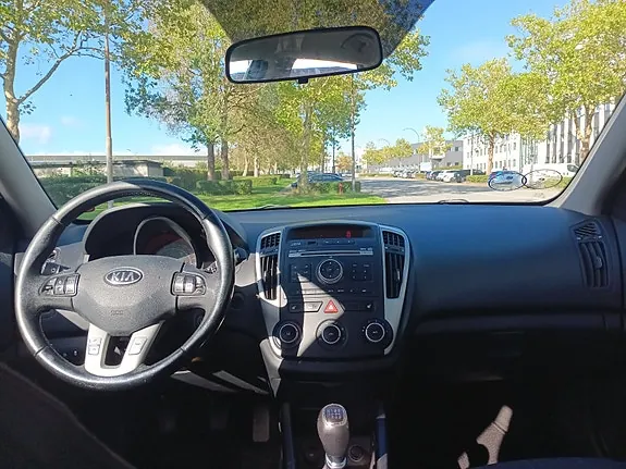 Kia Ceed 2011 photo 2