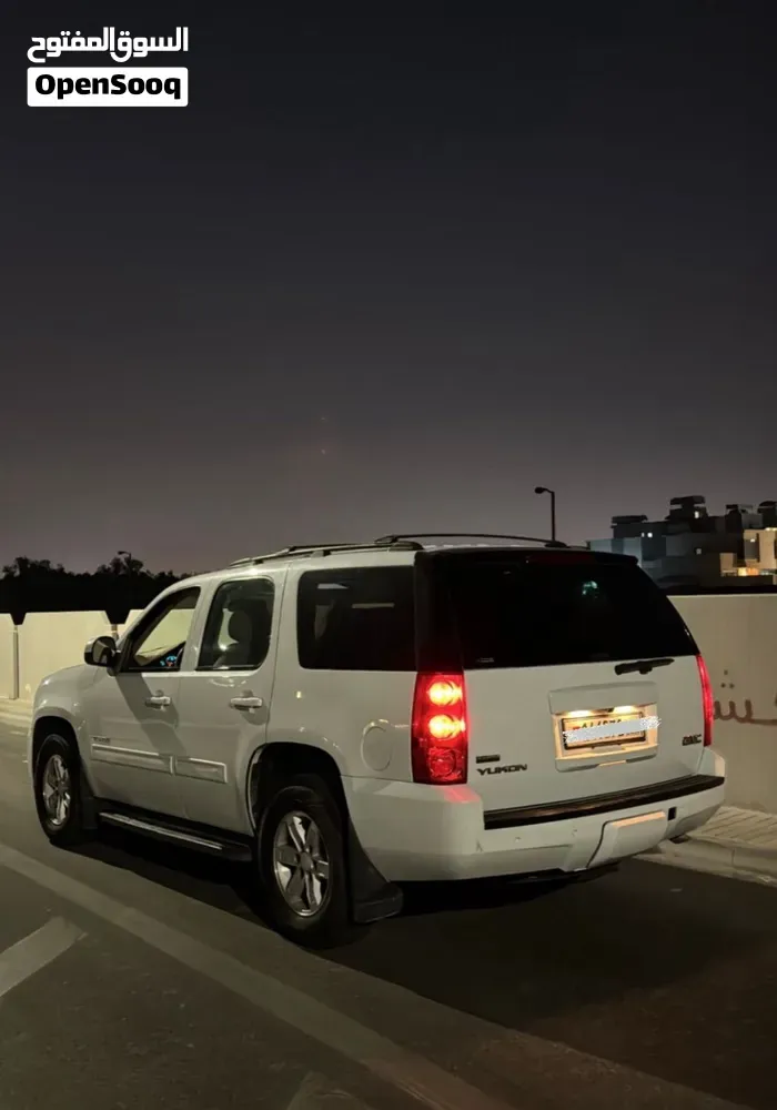 GMC Yukon 2010 photo 2