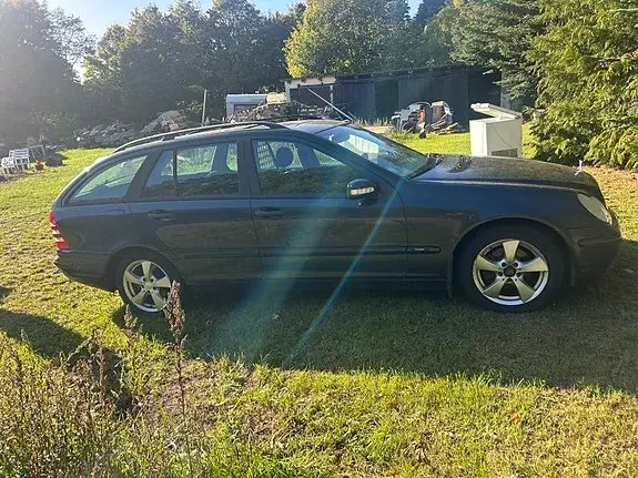 Mercedes-Benz C 220 2002 photo 2