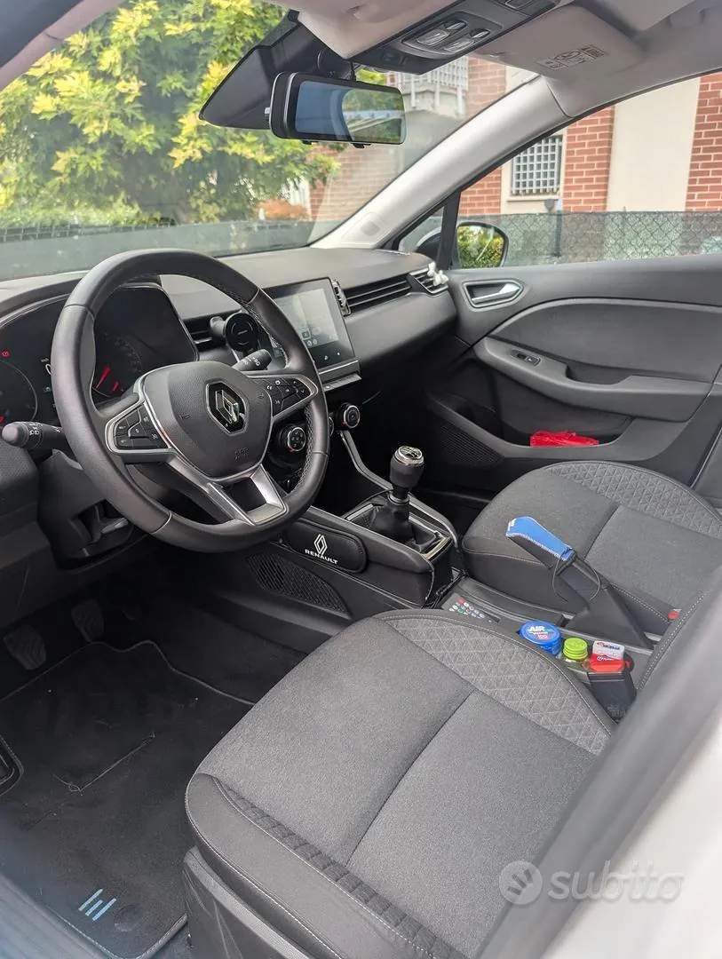 Renault Clio 2023 photo 3