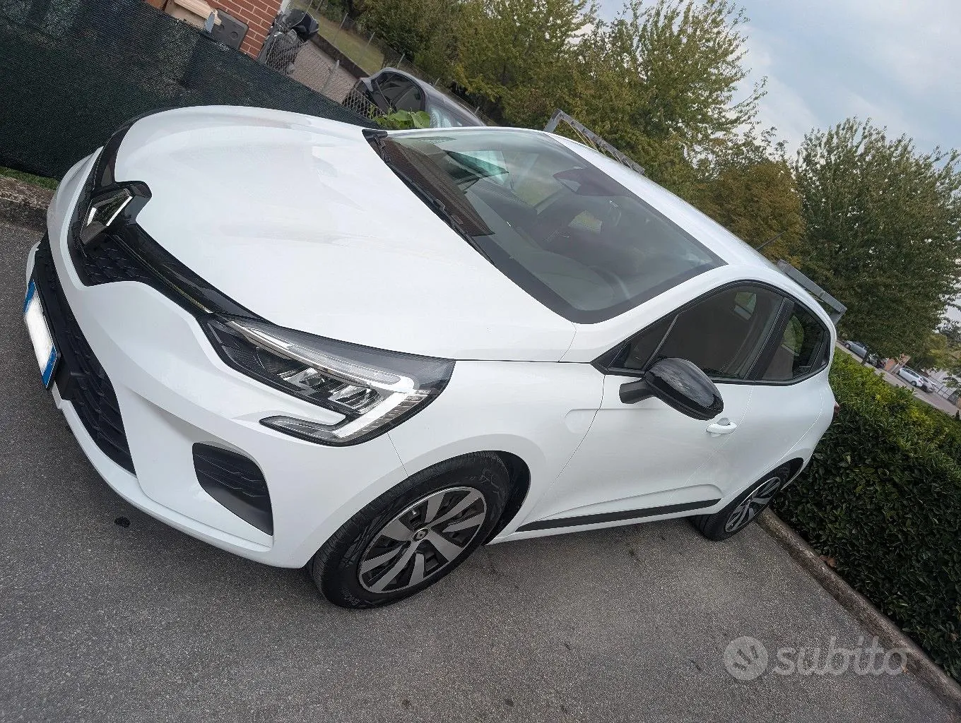 Renault Clio 2023 photo 2