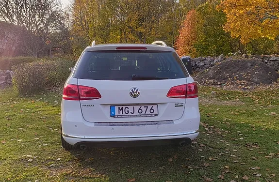 Volkswagen Passat 2012 photo 5
