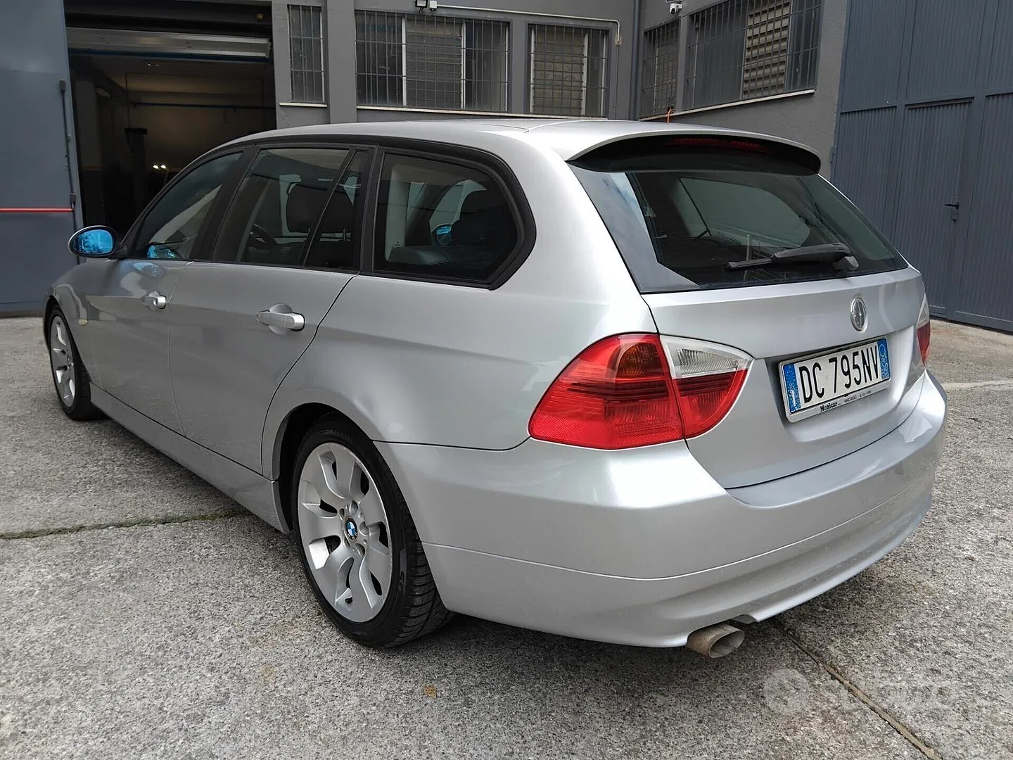 BMW 320 2006 photo 2