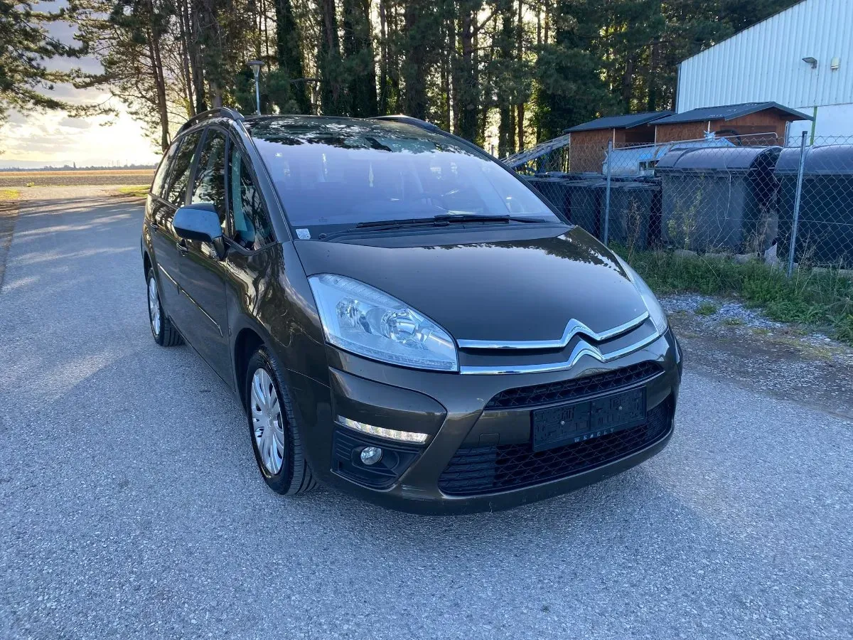Citroen Grand C4 Picasso 2011 photo 2