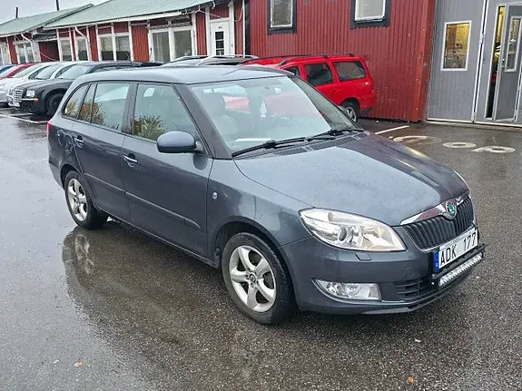 Skoda Fabia 2011 photo 5