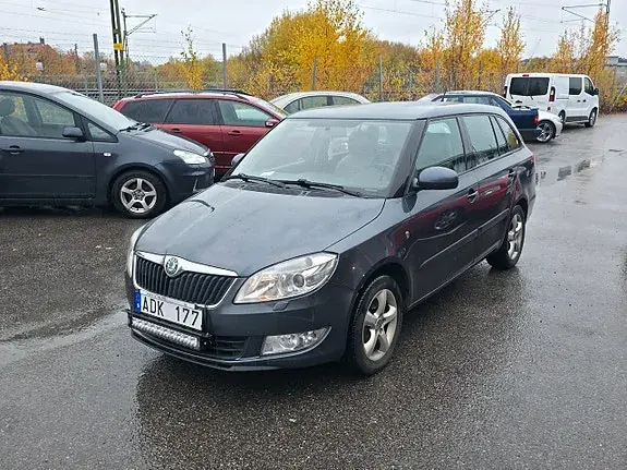 Skoda Fabia 2011 photo 3