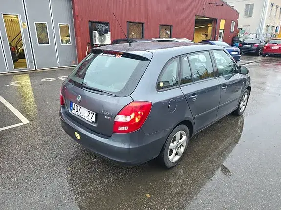 Skoda Fabia 2011 photo 4