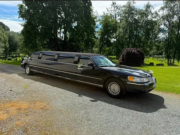 Lincoln Town Car 2000 photo 2