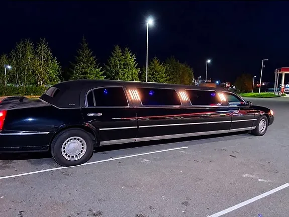 Lincoln Town Car 2000 photo 4