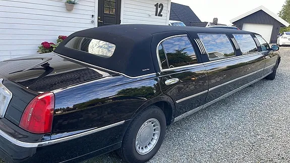 Lincoln Town Car 2000 photo 3