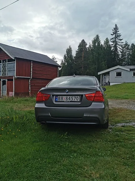 BMW 320D 2009 photo 4