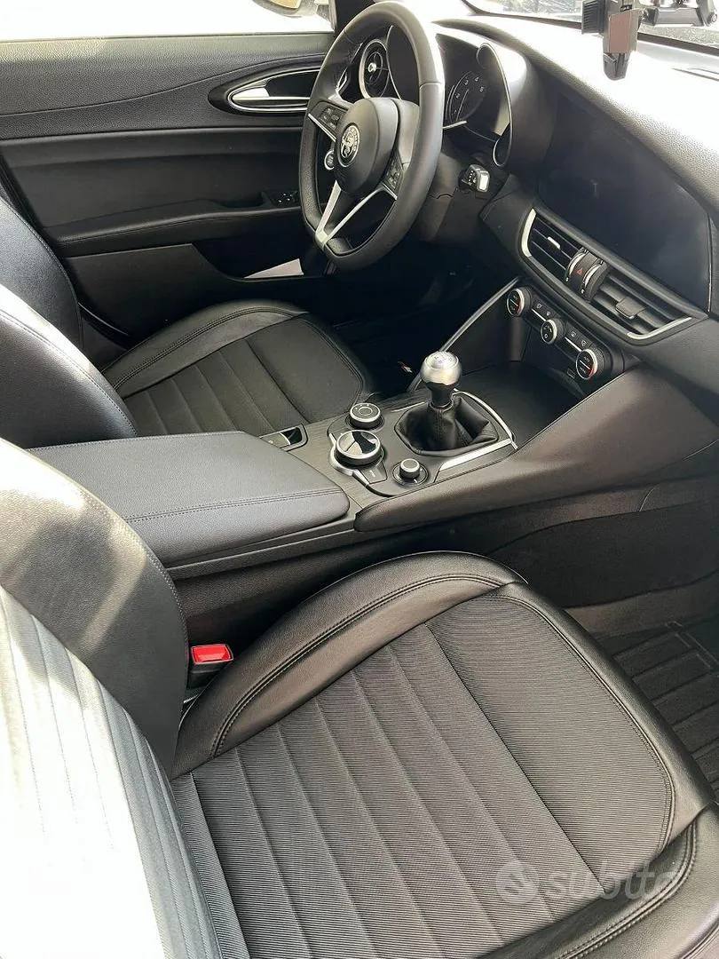 Alfa Romeo Giulia 2016 photo 2