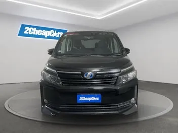 Toyota Voxy 2014 photo 3