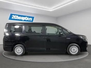 Toyota Voxy 2014 photo 5