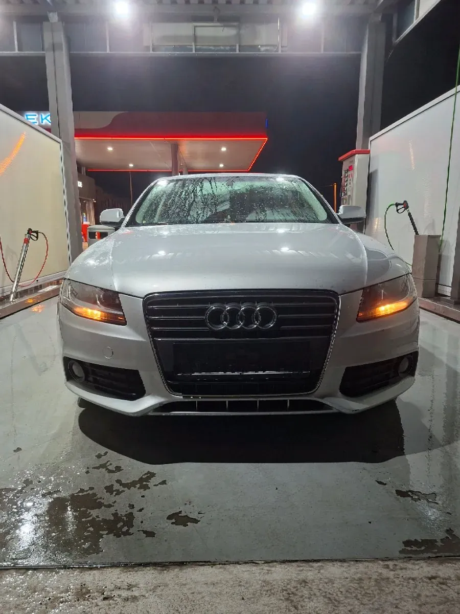 Audi A4 2011 photo 2