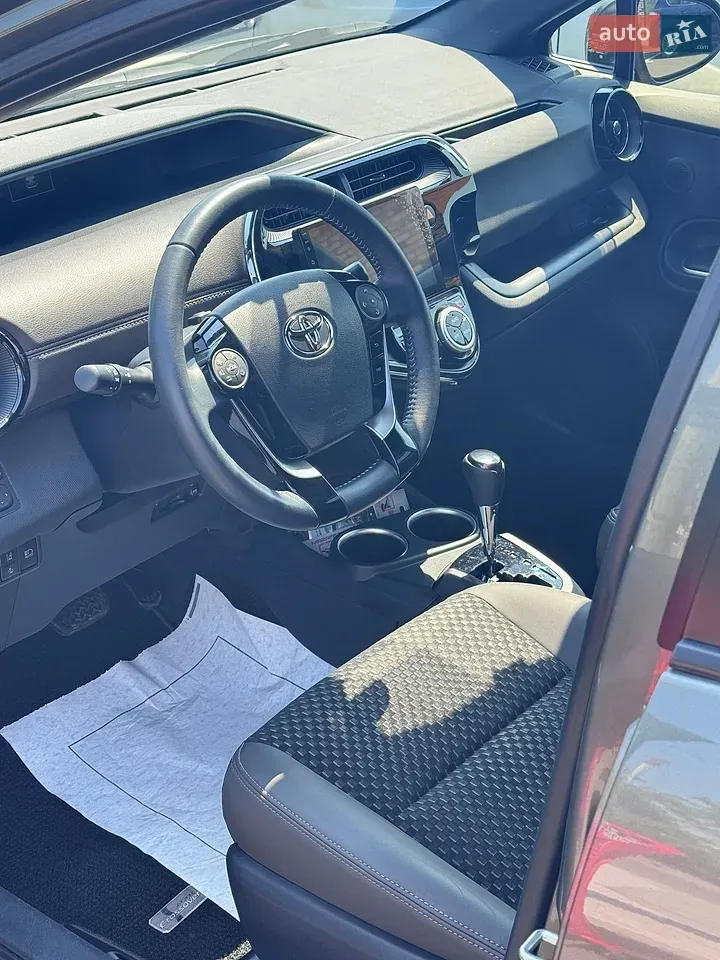 Toyota Aqua 2019 photo 3
