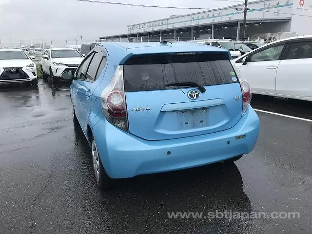 Toyota Aqua 2012 photo 3
