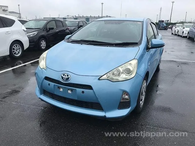 Toyota Aqua 2012 photo 2