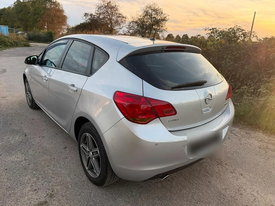 Opel Astra J