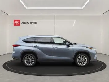 Toyota Highlander 2023 photo 3