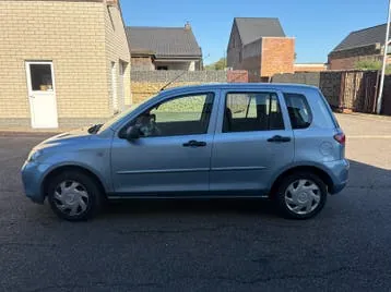 Mazda 2 2006 photo 2
