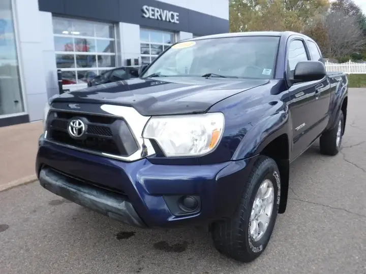 Toyota Tacoma 2012 photo 2