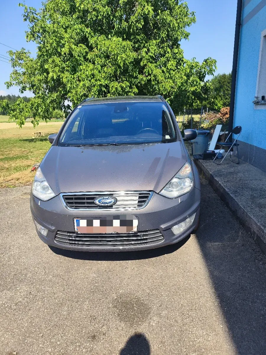 Ford Galaxy 2012 photo 2