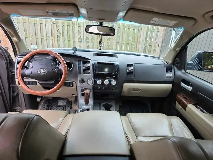 Toyota Tundra 2011 photo 3