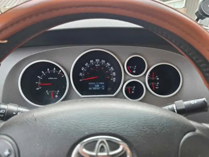 Toyota Tundra 2011 photo 2
